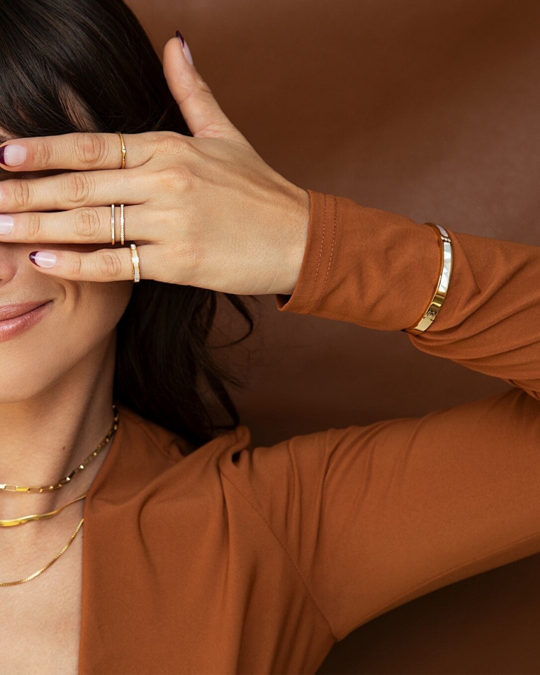 brazalete, de acero hipoalergénico, nacarado, piedras, homini studio