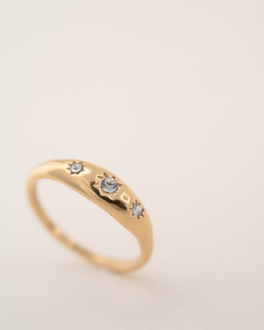 Anillo, acero quirúrgico, oro, piedra, homini studio 